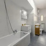 アパート Macro House ローマ